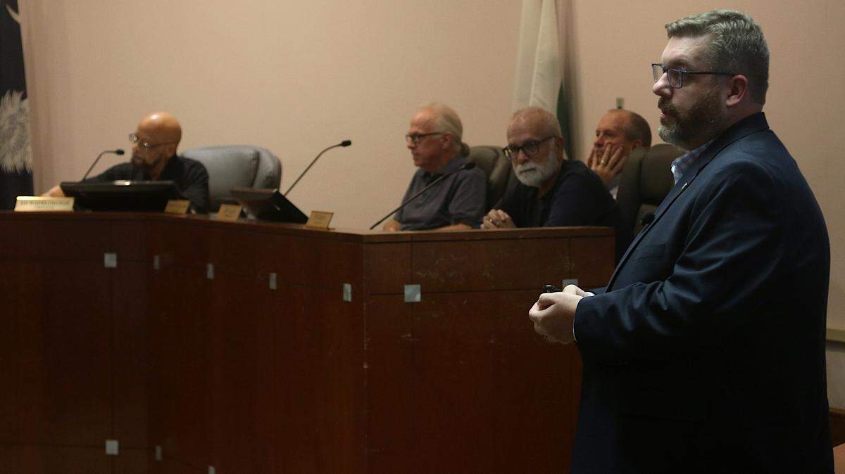 Irmo Assistant Town Administrator Doug Polen addresses the town Planning Commission on Sept. 9, 2024.