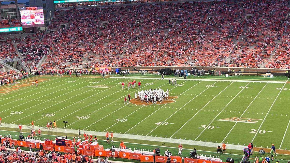 Ahead of Saturday’s road game at Clemson, the Florida Atlantic team gathered at midfield on top of the Tiger Paw at Memorial Stadium, a move that drew boos from the home crowd.