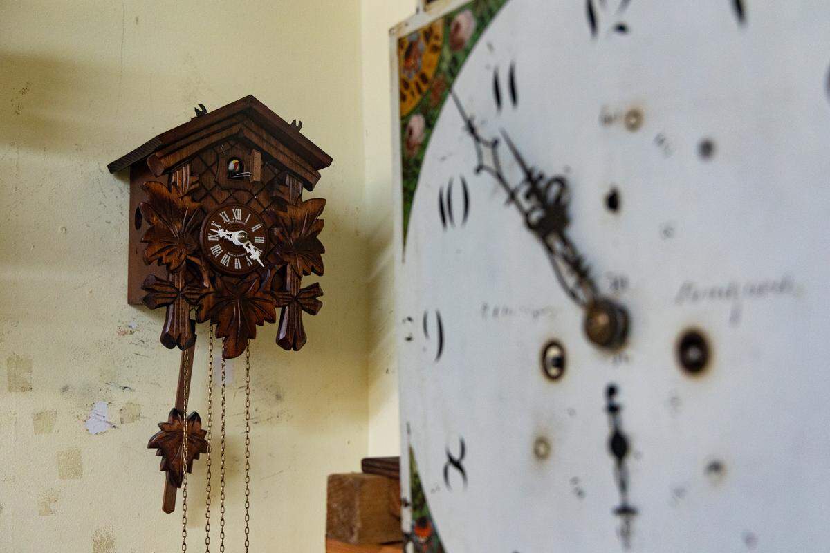 Harold MacVittie, owner of Second Hand Time in Chapin, South Carolina, shows his workshop on Friday, December 19, 2025. 