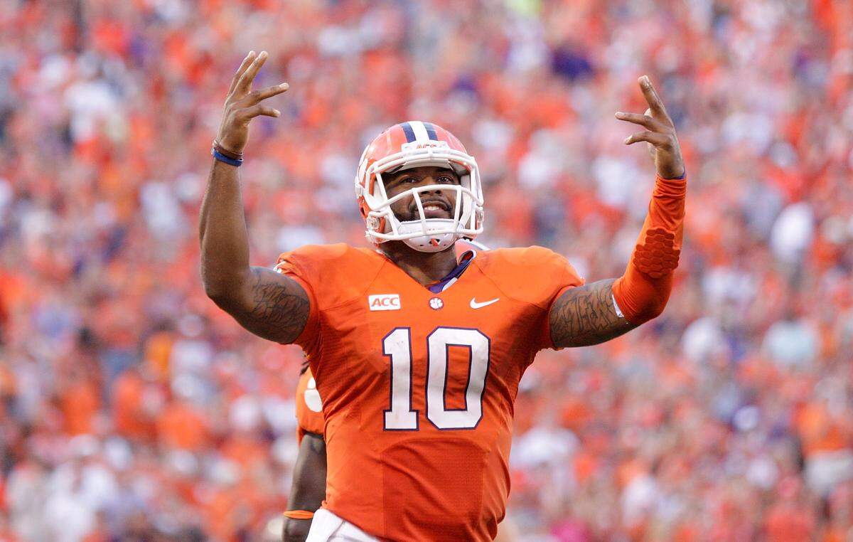 Former Clemson quarterback Tajh Boyd (10) in 2013 is now the QBs coach for the Tigers.