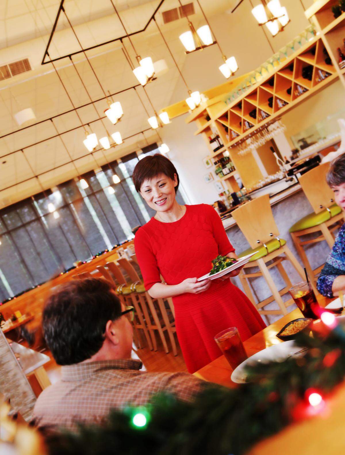 Miyo’s co-founder Michelle Wang talks with customers at M Kitchen, Thursday, December 31, 2015.