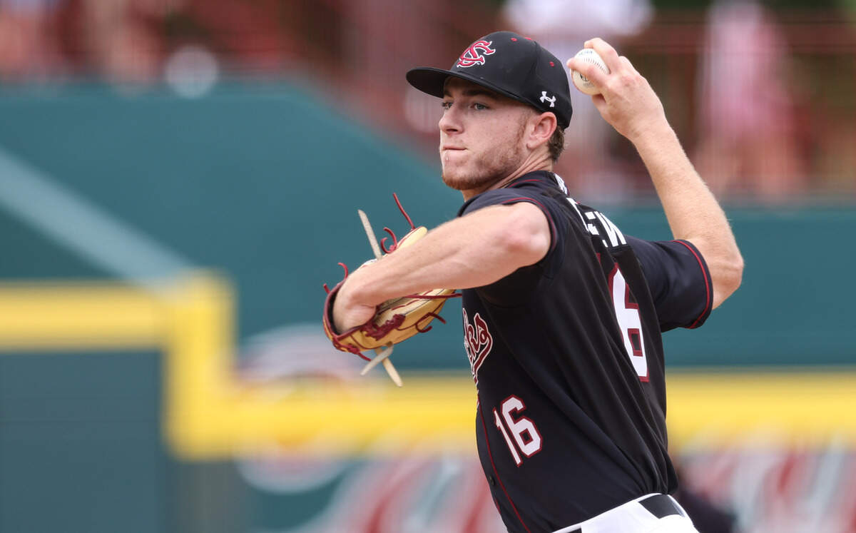South Carolina pitcher Dylan Eskew (16) 