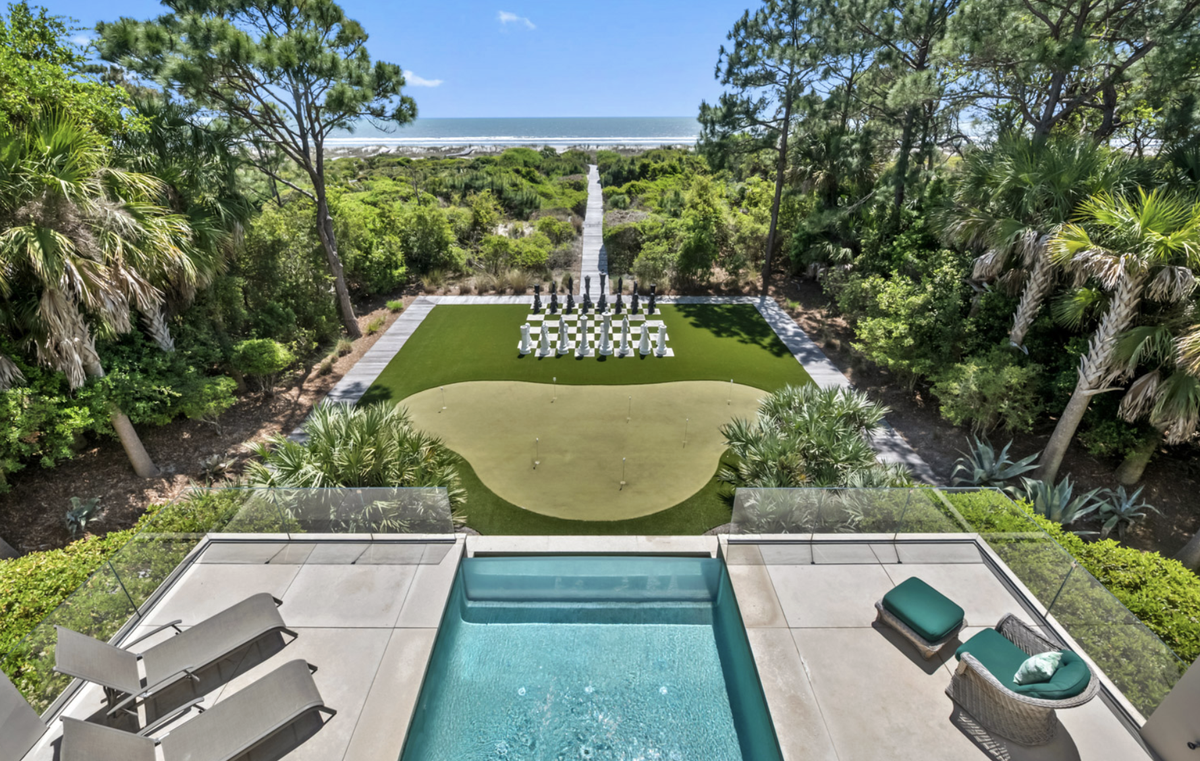 The house at 121 Flyway Drive is 11,911 square feet on 1.128 acres with 115 feet of&nbsp;beach frontage.