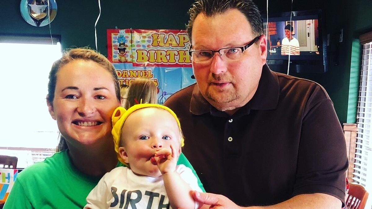 George Thacker, pictured with his daughter and grandchild, died while in custody at the federal prison camp in Edgefield, S.C. on December 26, 2022.