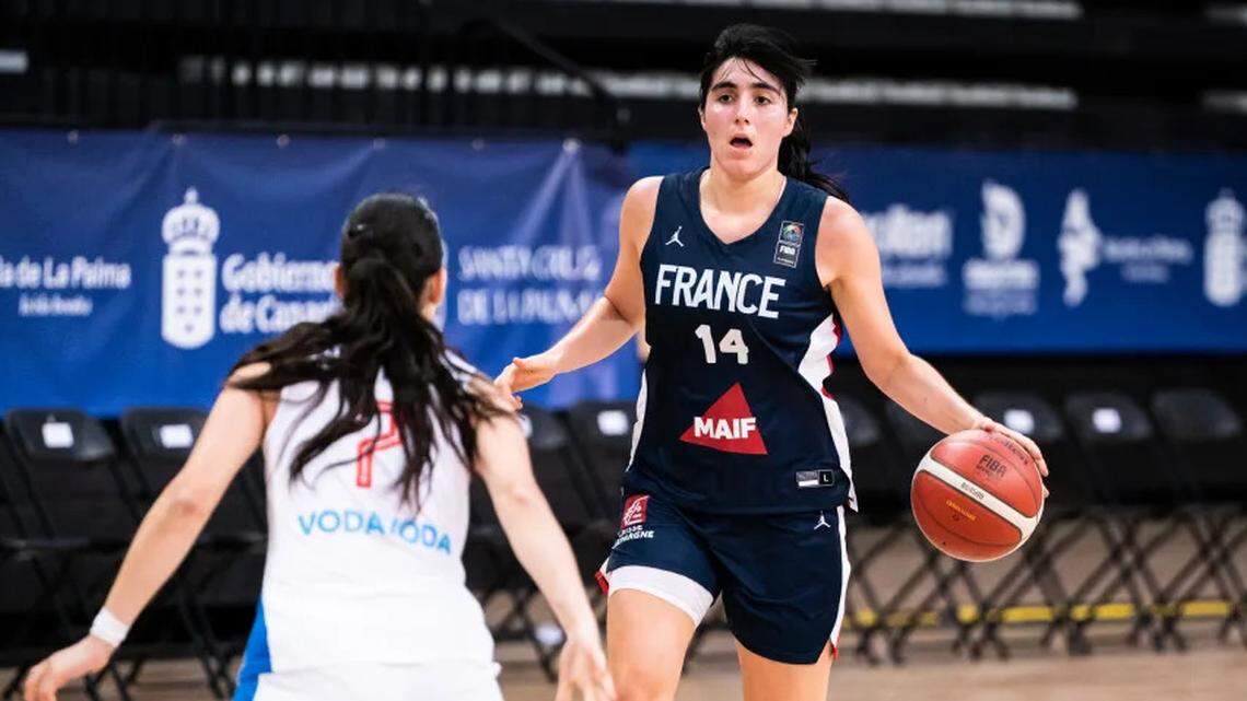 How Dawn Staley, South Carolina landed French recruit Justine Loubens