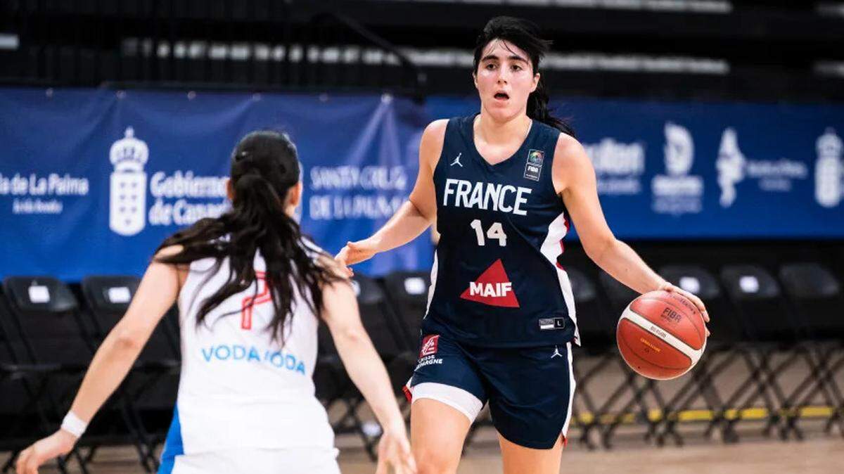 South Carolina women’s basketball 2026 signee Justine Loubens playing for the French National Team.