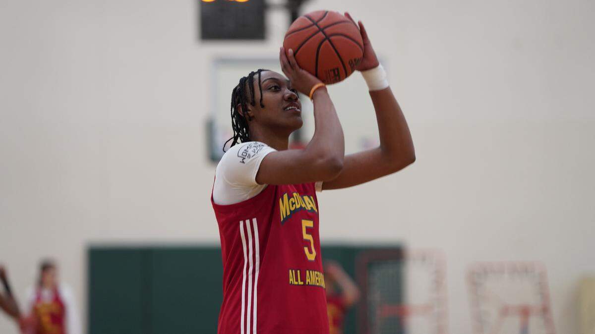 South Carolina signee Ashlyn Watkins works out in practice for McDonald’s All-American slam dunk contest on March 26, 2022.