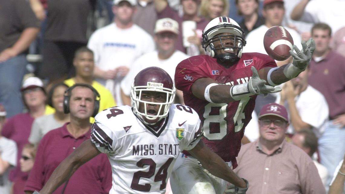 USC receiver Jermale Kelly reaches out to grab the go-ahead touchdown pass on a fade pass from QB Erik Kimrey that gave the Gamecocks a 20-19 lead over Mississippi State on Sept. 23, 2000 at Williams-Brice Stadium. USC went on to win 23-19.
