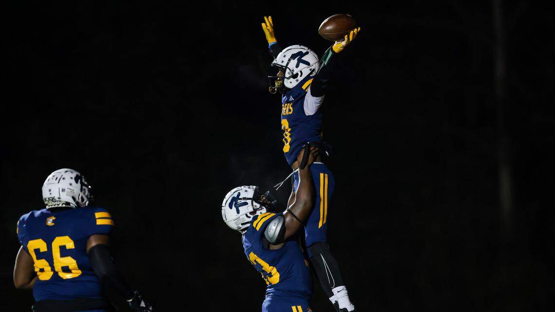 High school football playoffs: SCHSL scores, schedule; SCISA state title games set