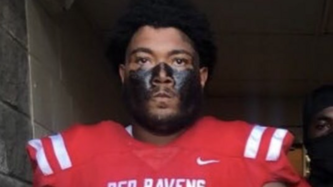 ‘Electrifying’ and ‘genuine’: JUCO lineman raves about South Carolina official visit