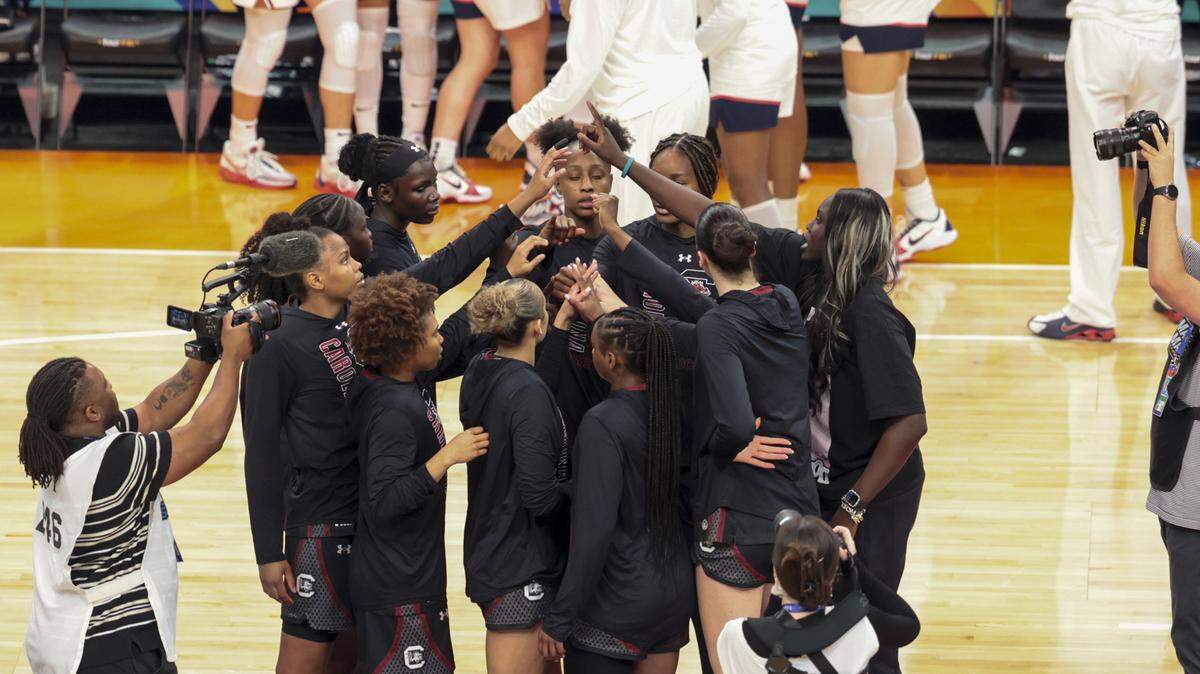 The Gamecocks huddle at the Mortgage Matchup Center before their game against UConn in Phoenix on Friday, April 3, 2026.