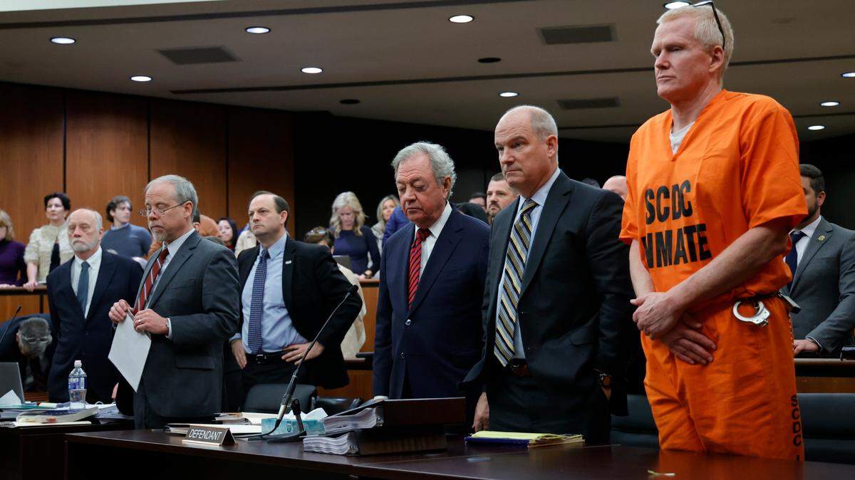Alex Murdaugh stands with his defense team during an evidentiary hearting at the Richland County Courthouse on Tuesday Jan. 16, 2024. Murdaugh was convicted of murdering his wife and son in 2023 after a six-week trial. Tracy Glantz The State, Pool