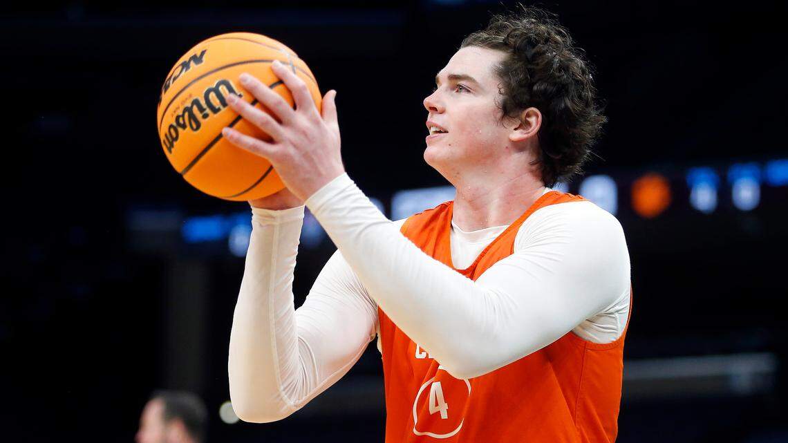 Clemson Tigers forward Ian Schieffelin