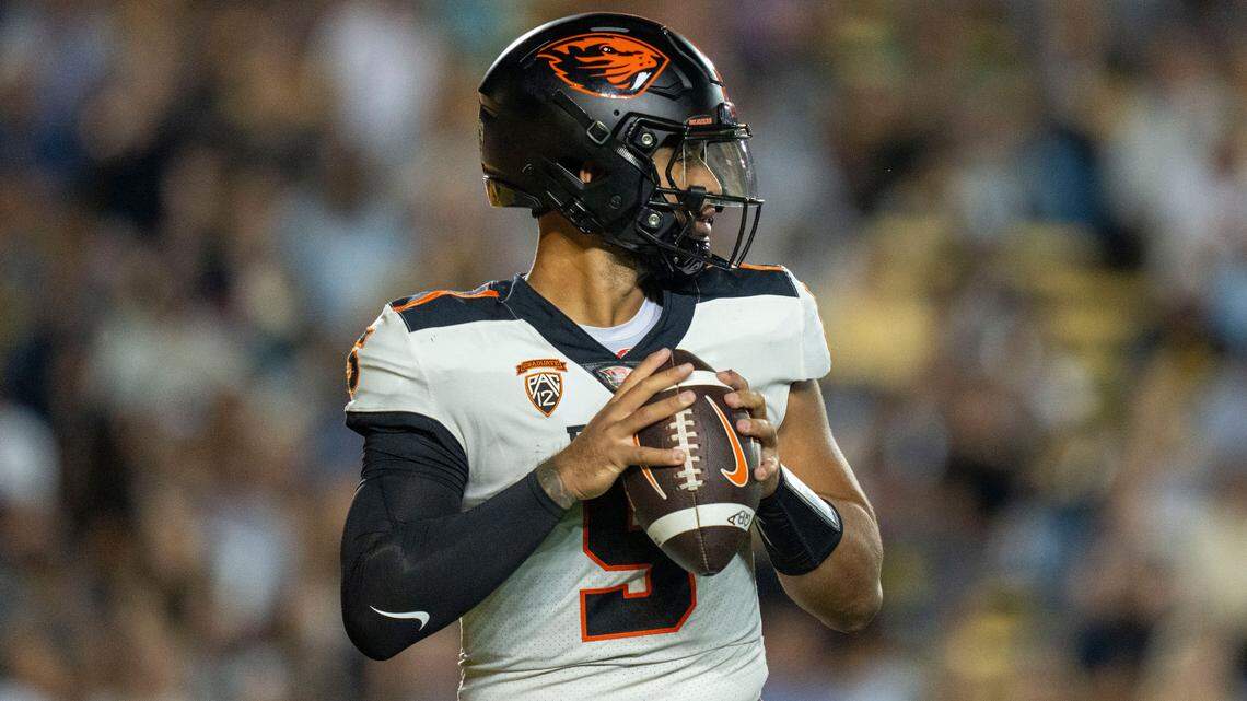 Oregon State Beavers quarterback DJ Uiagalelei (5)