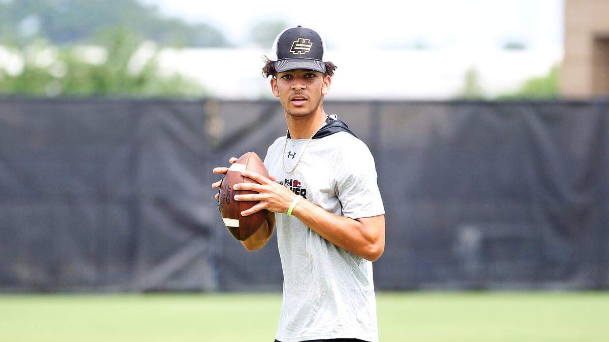 South Carolina Class of 2022 quarterback commitment Braden Davis