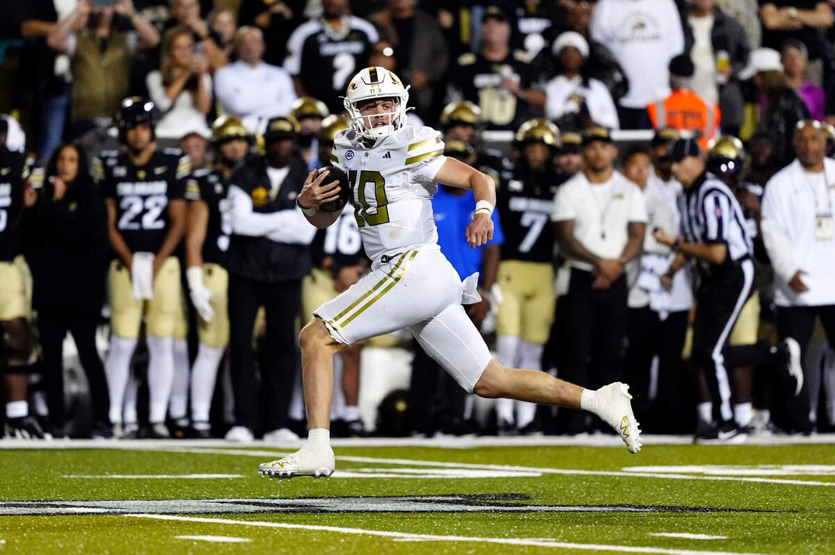 Georgia Tech Yellow Jackets quarterback Haynes King (10) runs for a touchdown in the fourth quarter against the Colorado Buffaloes at Folsom Field.