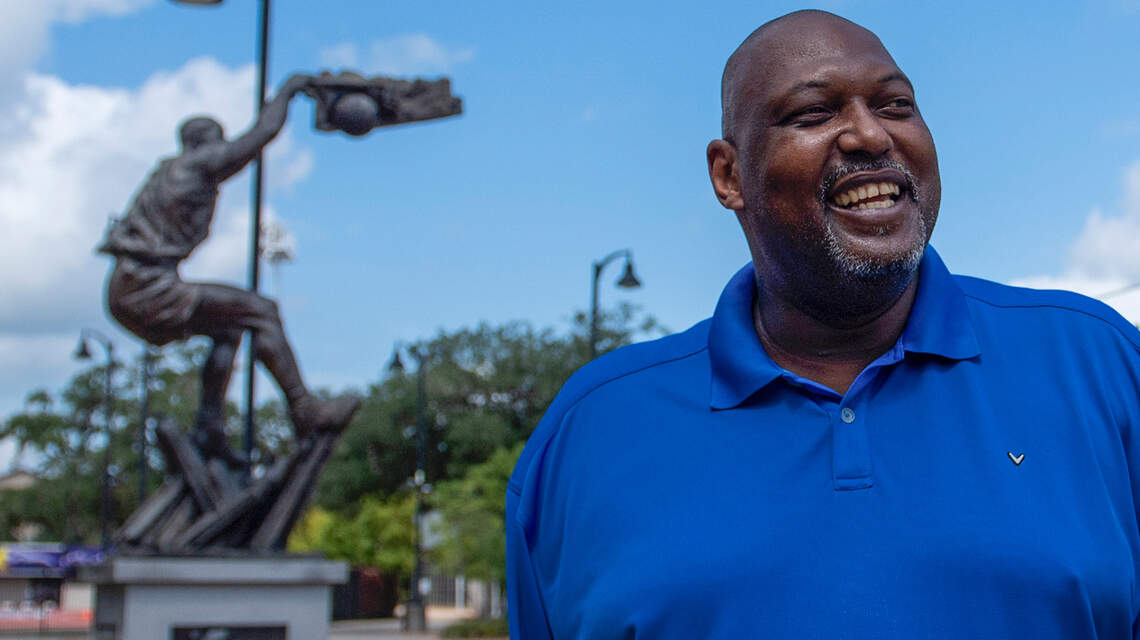 He was a basketball star from SC. Now, Stanley Roberts lives quietly in Baton Rouge
