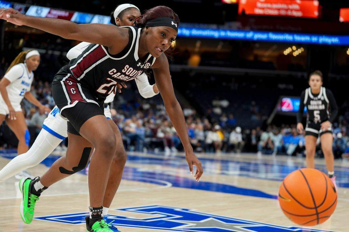 South Carolina’s Raven Johnson (25) tries to stop a rebound from going out of bounds during the game between South Carolina and Memphis in the Hoops for St. Jude Tip Off Classic at FedExForum on Tuesday, October 15, 2024.