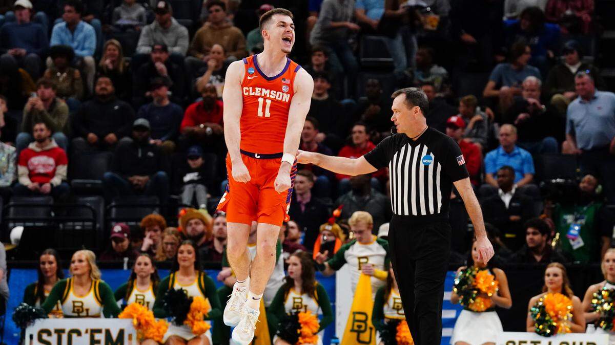 Clemson Tigers guard Joseph Girard III (11) celebrates in the second half Sunday against the Baylor Bears in the second round of the 2024 NCAA Tournament at FedExForum.