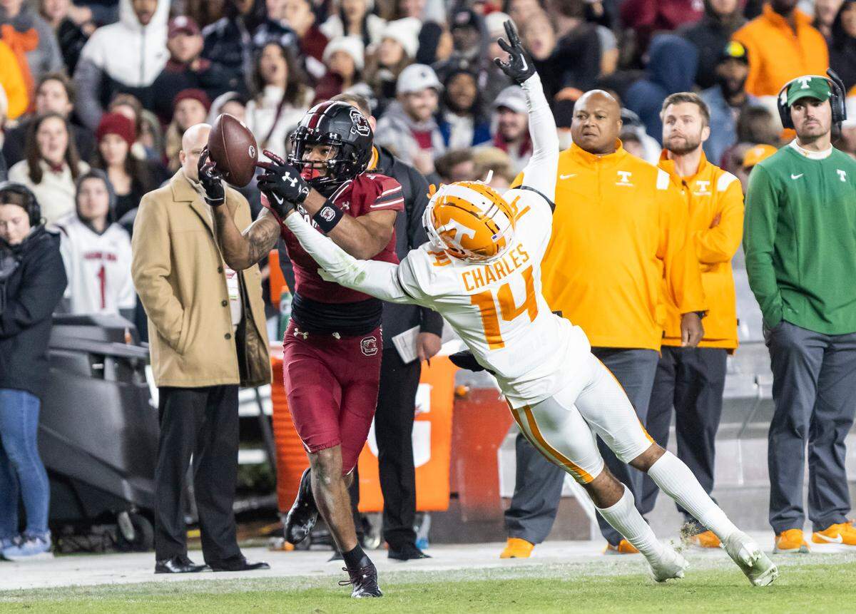 South Carolina Gamecocks wide receiver Antwane Wells Jr. (3) pulls down a pass over the head of Tennessee Volunteers defensive back Christian Charles (14) at Williams-Brice Stadium in Columbia, SC on Saturday, Nov. 19, 2022.