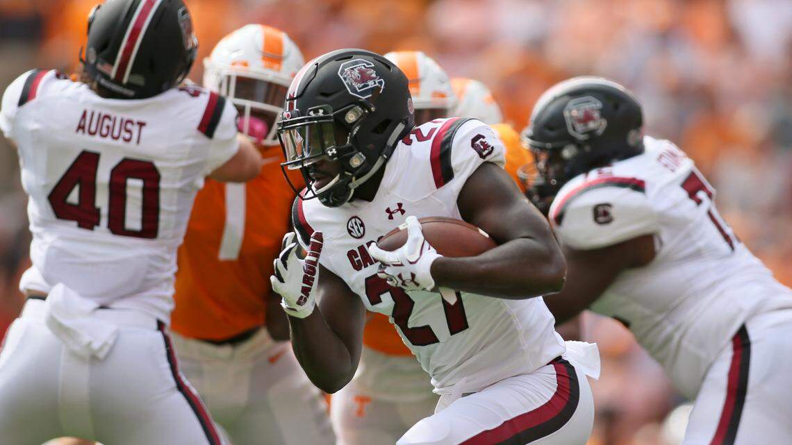 South Carolina Gamecocks running back Ty’Son Williams (27) carries the ball in the first half during a game against the Tennessee Volunteers at Neyland Stadium in Knoxville, TN on Saturday, October 14, 2017. South Carolina defeated Tennessee 15-9.