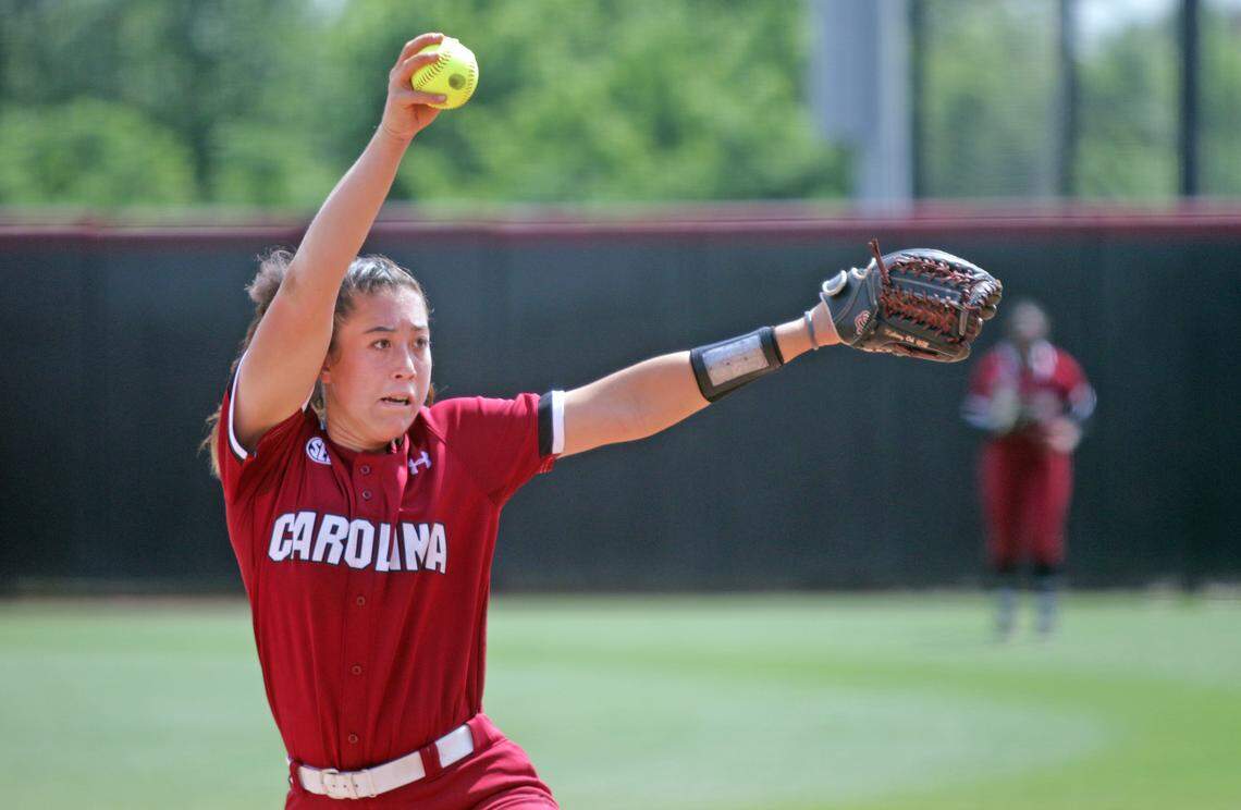 South Carolina's Kelsey Oh pitches Saturday in the NCAA tournament at Carolina Softball Stadium at Beckham Field. 5/19/18