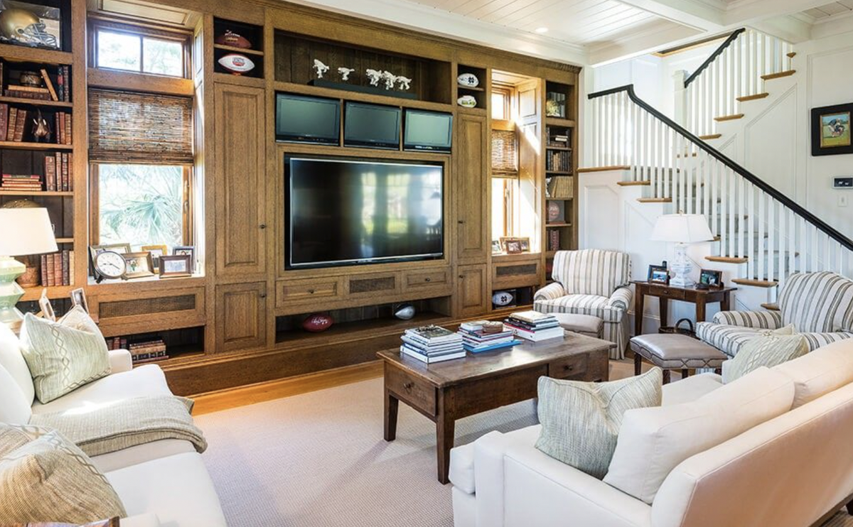 This Kiawah Island four bedroom house is situated on 1.7 acres overlooking the confluence of the Stono and Kiawah rivers.