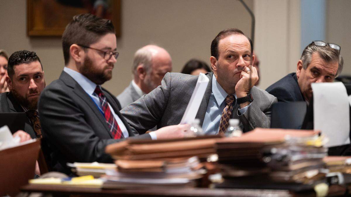 Prosecutors say Murdaugh’s motive lurks in a history of theft. Can they tell the jury?