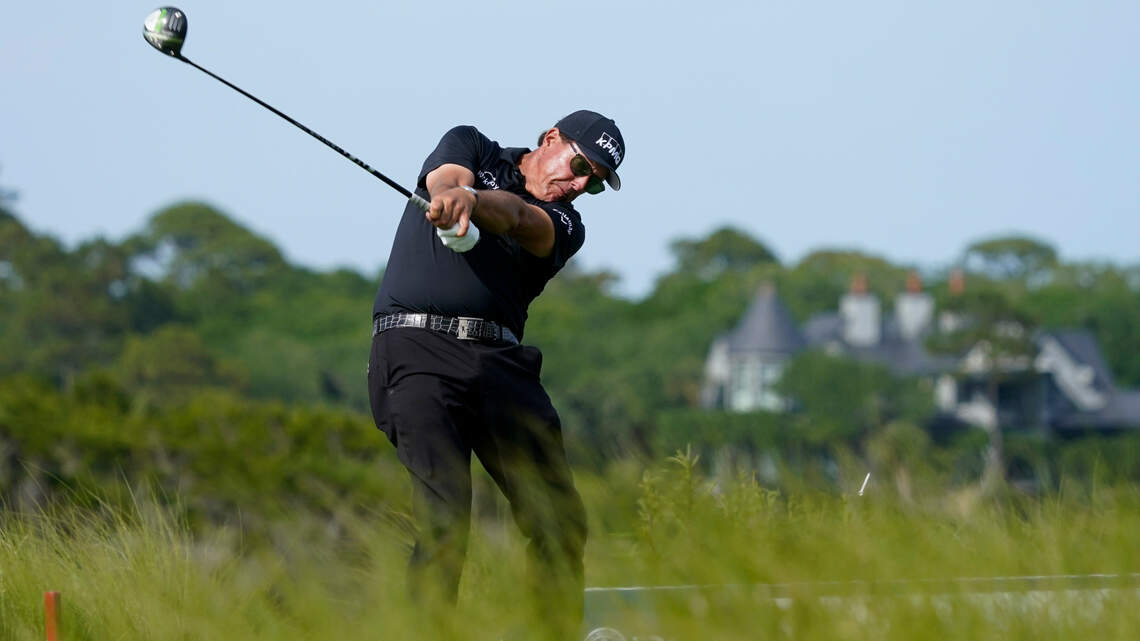 Mickelson, Koepka atop PGA Championship leaderboard heading into Sunday