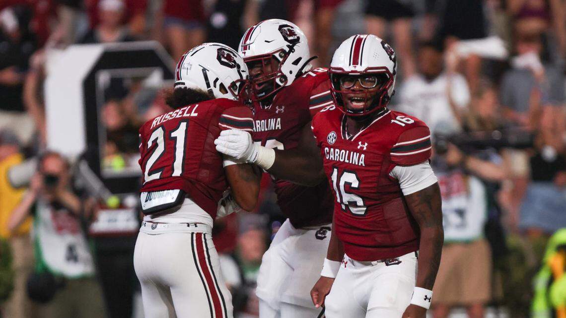 Gamecocks get a glimpse into future courtesy of LaNorris Sellers, freshman faces