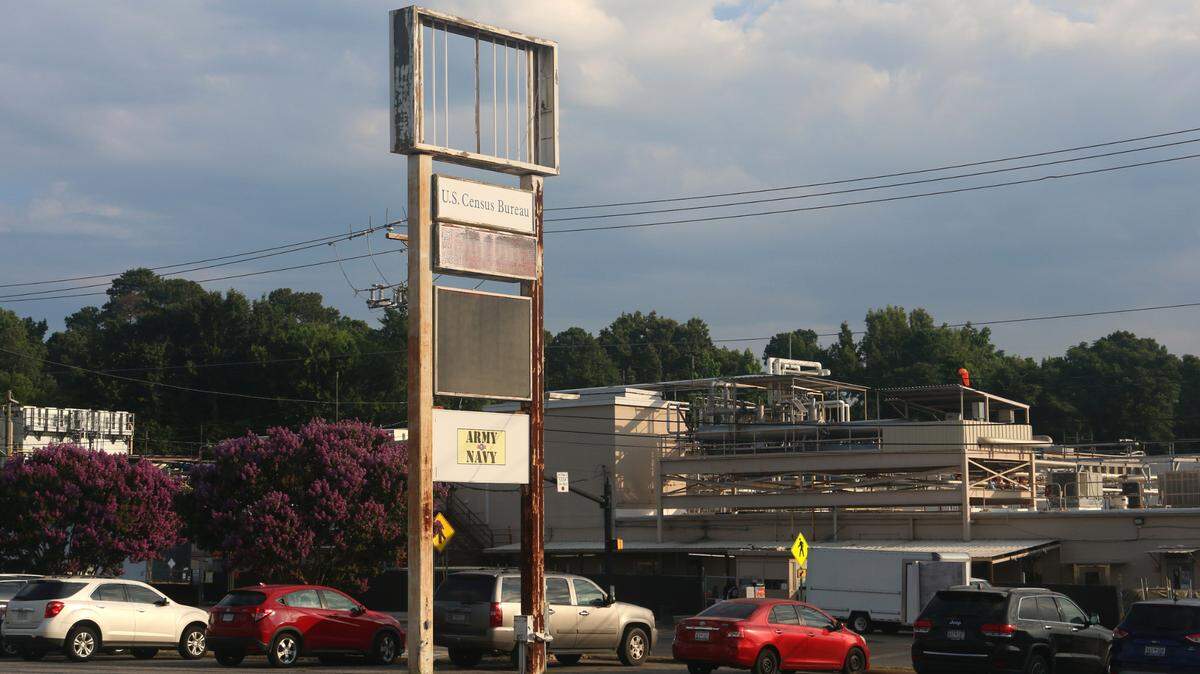 The Capitol Square Shopping Center sits vacant as the House of Raeford chicken plant across the street keeps working. June 24, 2024