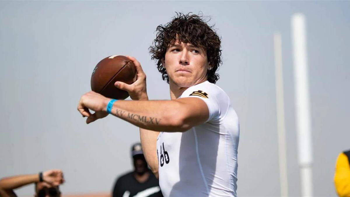 2027 quarterback recruit Jerry Meyer III of Waxahachie (Texas) High School