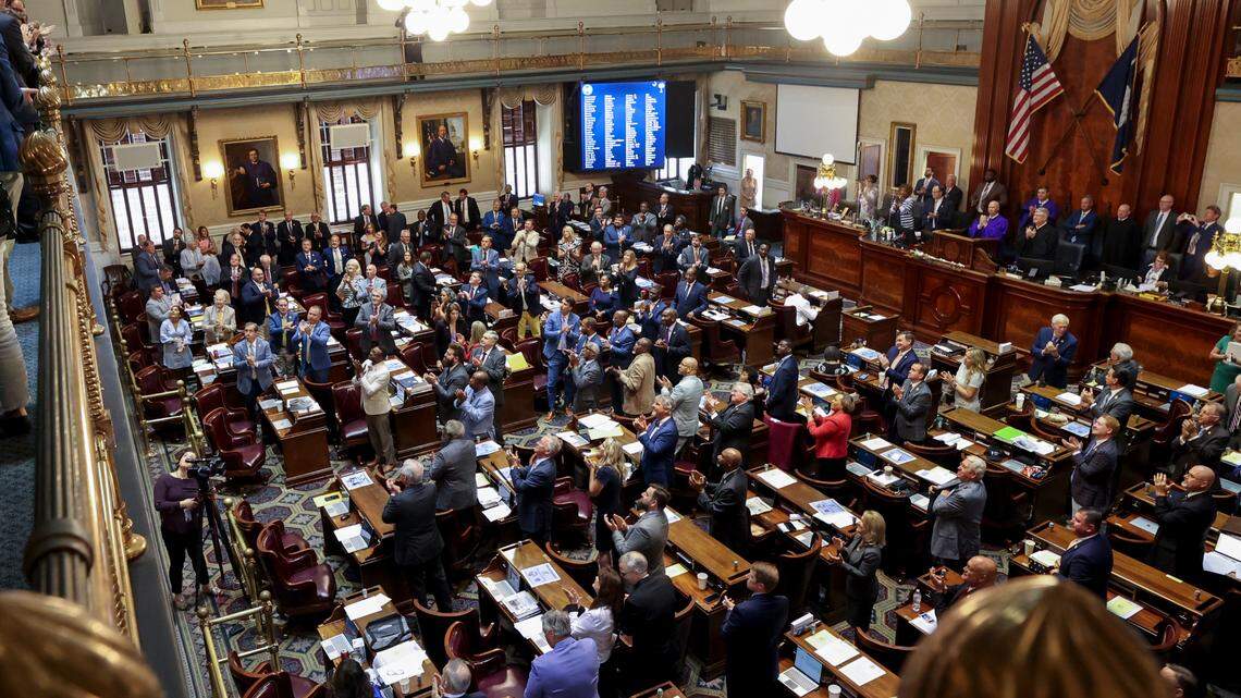 SC lawmakers vote to restore the pay they’ve lost since July 1
