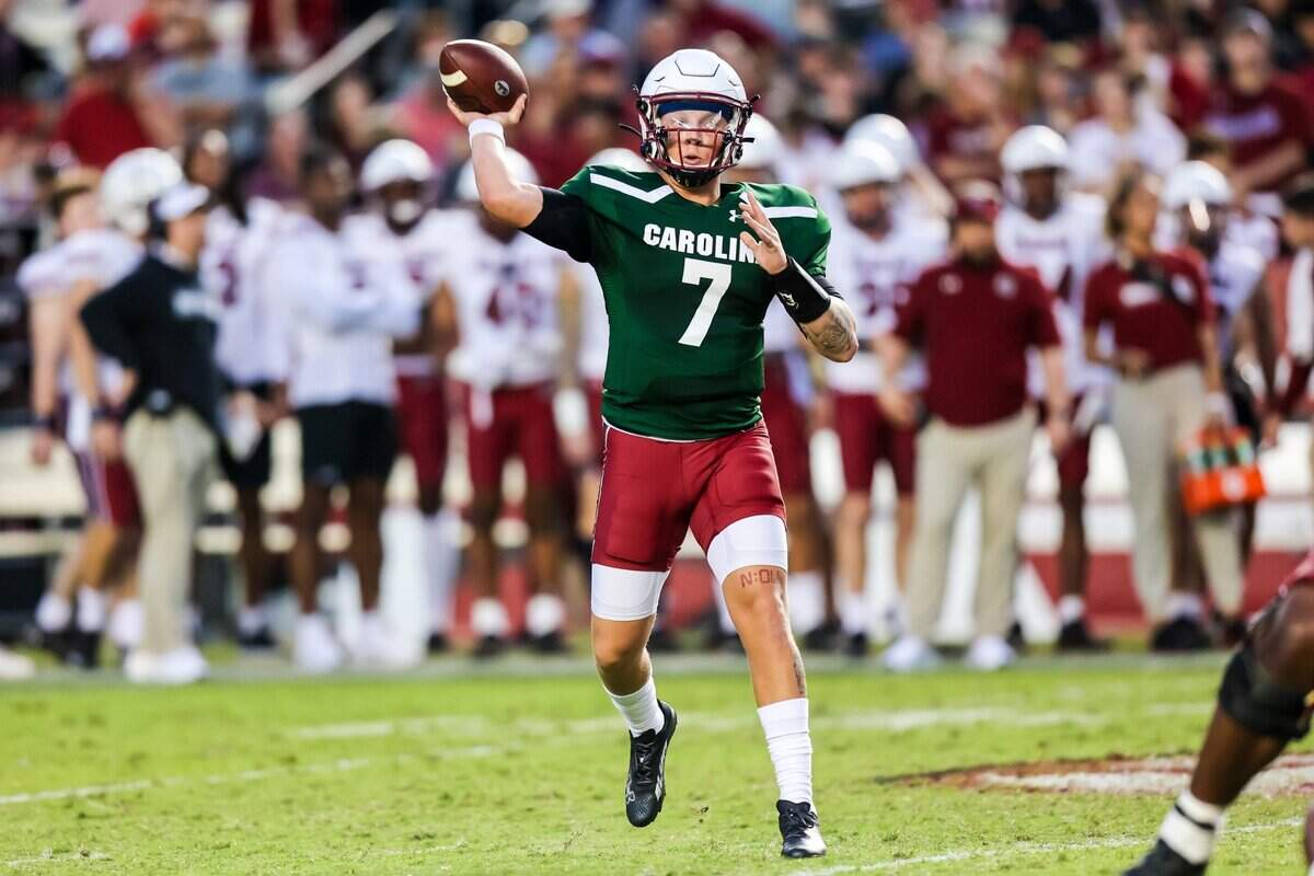 South Carolina Gamecocks quarterback Spencer Rattler (7) passes during the 2022 South Carolina Spring Game at Williams-Brice Stadium in Columbia, SC, April 16th, 2022.