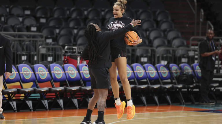 Photos: South Carolina and UConn at the Final Four in Phoenix