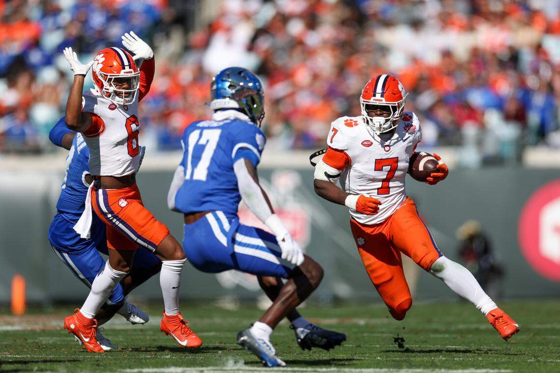 Clemson Tigers running back Phil Mafah (7) runs with the ball against the Kentucky Wildcats in the second quarter during the Gator Bowl at EverBank Stadium.