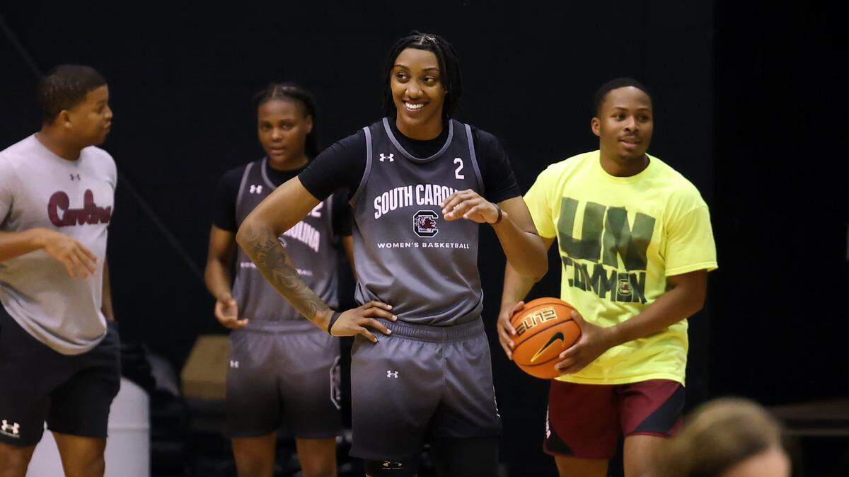 Ashlyn Watkins (2) practices with South Carolina on Friday, Nov. 8. 2024.