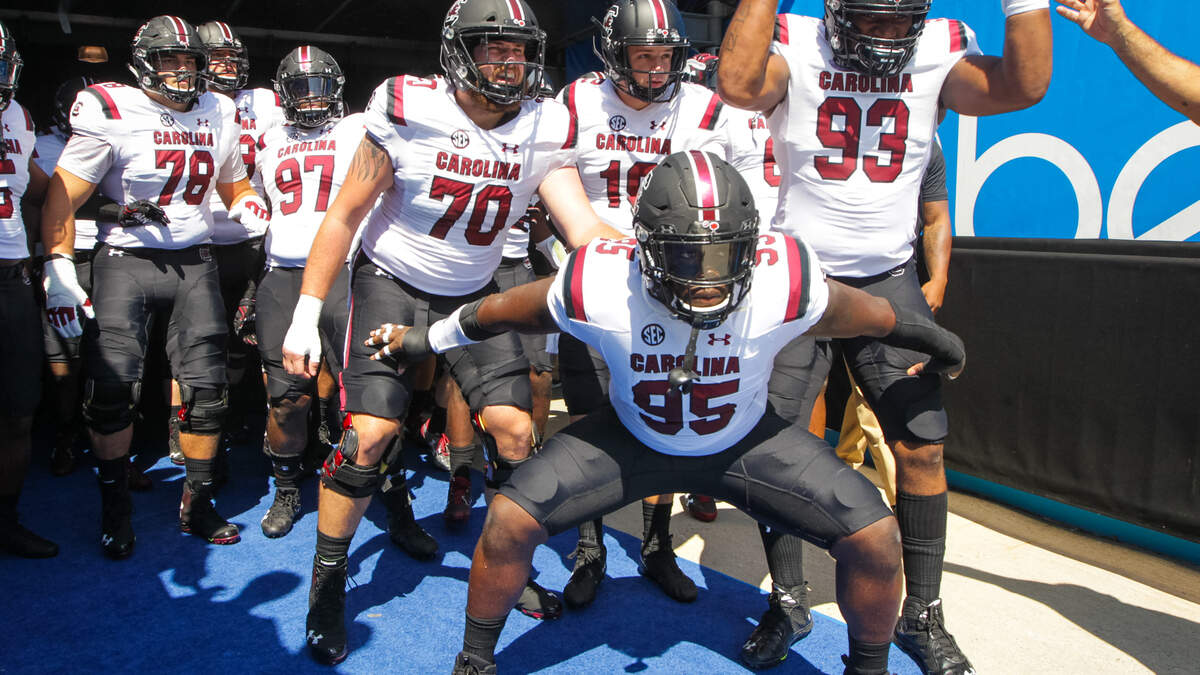 South Carolina defensive lineman Dante Sawyer (95) holds by the team before they entered the field for the South Carolina-NC State Game at Bank of America stadium in Charlotte, NC, Saturday, September 02, 2017.