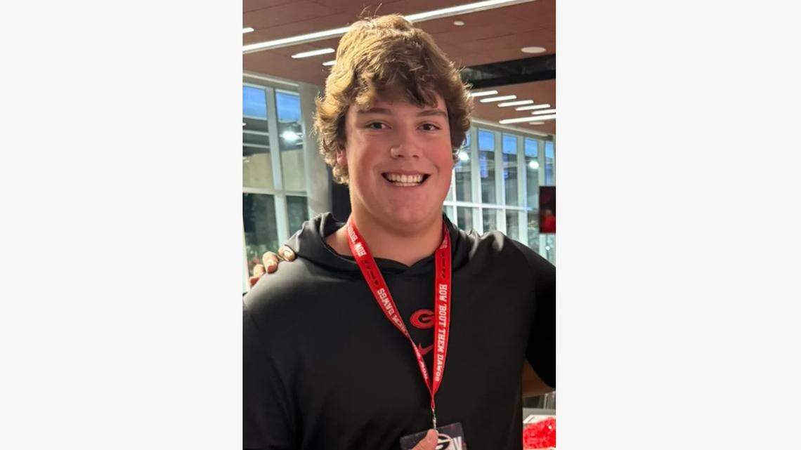 Fast-rising in-state offensive line recruit reacts to South Carolina offer