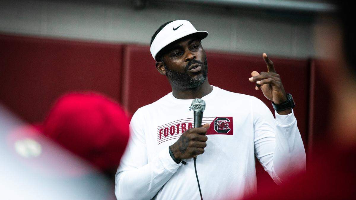Former All-Pro quarterback Mike Vick speaks to South Carolina football team on Monday, Aug. 9, 2021.