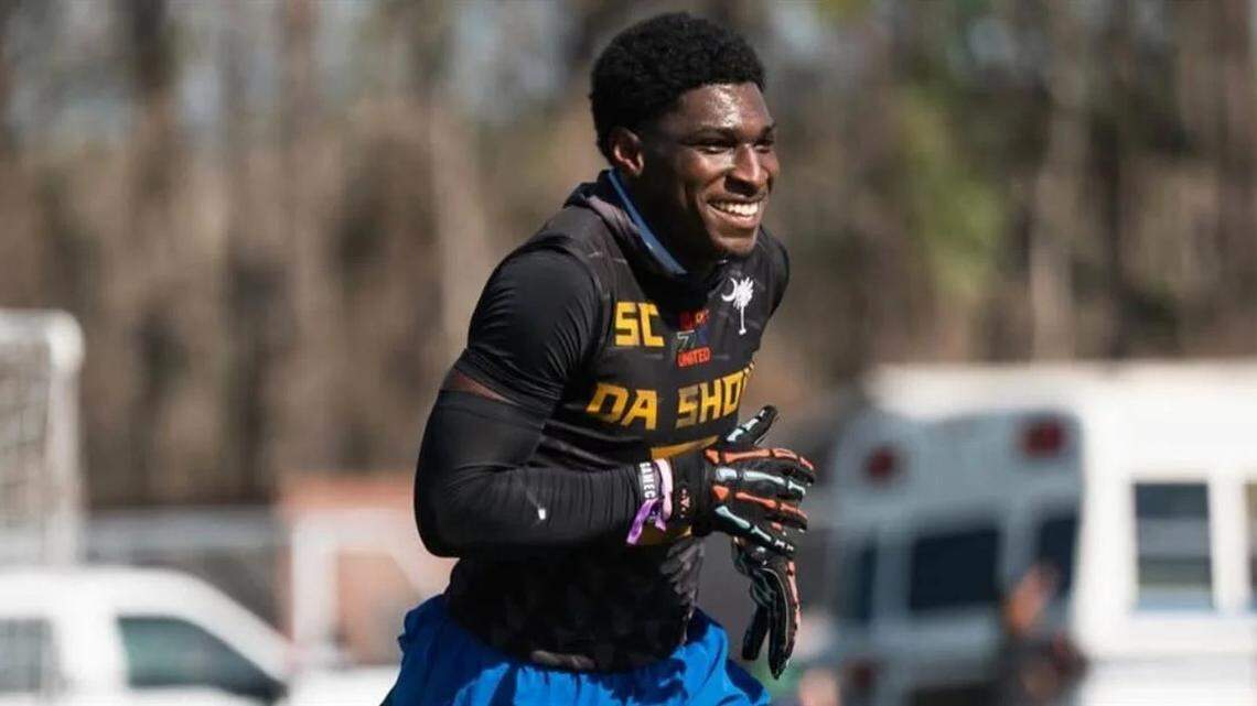 In-state prospect reacts to Gamecocks offer, possible position change in college