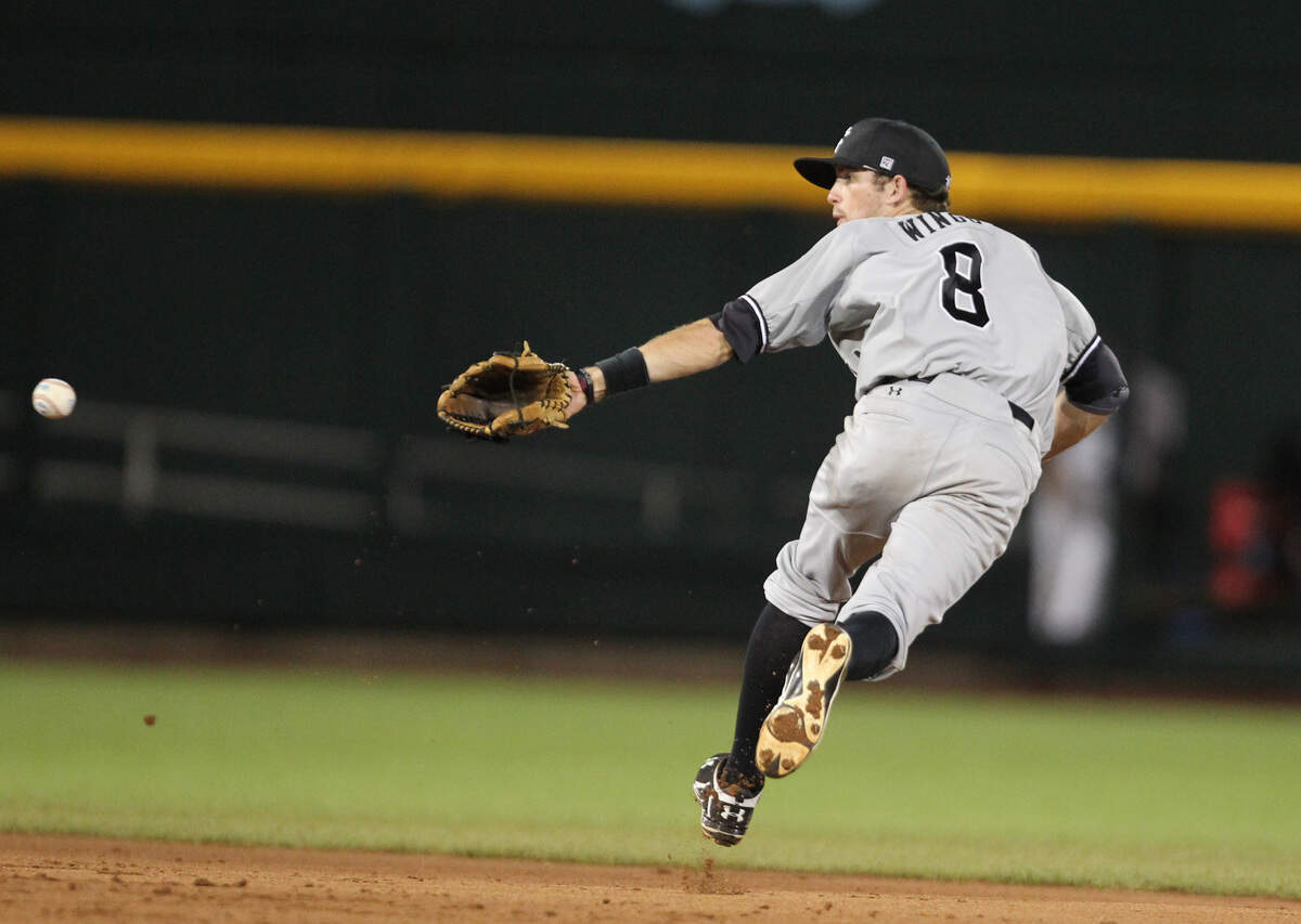 USC’s Scott Wingo makes a flip to second for an out in the seventh inning during the Gamecocks game against Virginia at TD Ameritrade Park in Omaha, Nebraska, Tuesday, June 21, 2011.