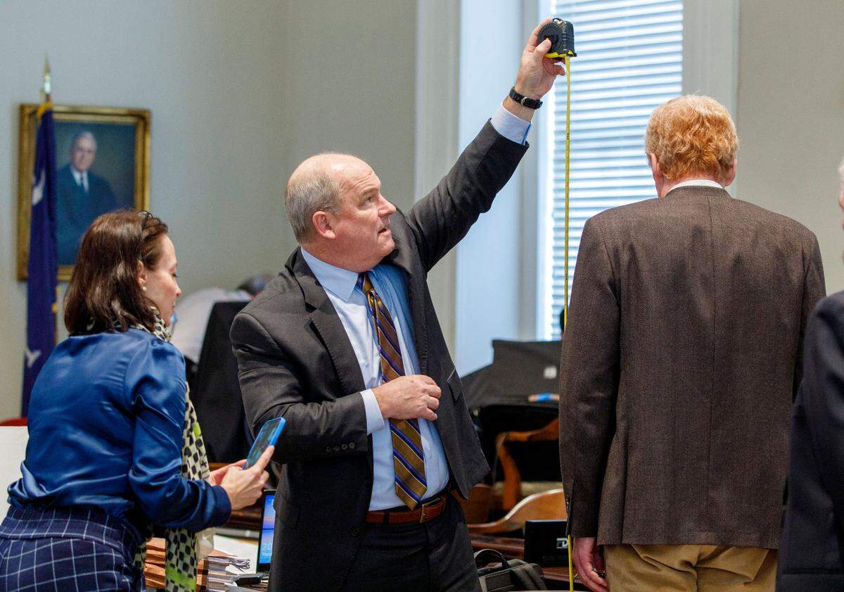 Defense attorney Jim Griffin measures his client Alex Murdaugh during the lunch break at his trial at the Colleton County Courthouse in Walterboro, Thursday, Feb. 16, 2023. Grace Beahm Alford/The Post and Courier/Pool