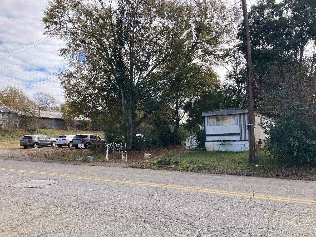 Toxic waste dumping reportedly occurred next to this mobile home in Winnsboro, SC