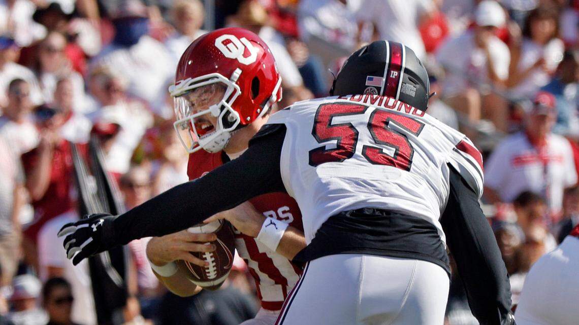 South Carolina’s Gilber Edmond (55) sacks Oklahoma’s Jackson Arnold in the fourth quarter, Saturday, Oct. 19, 2024, at Gaylord Family - Oklahoma Memorial Stadium in Norman, Okla. South Carolina won 35-9.