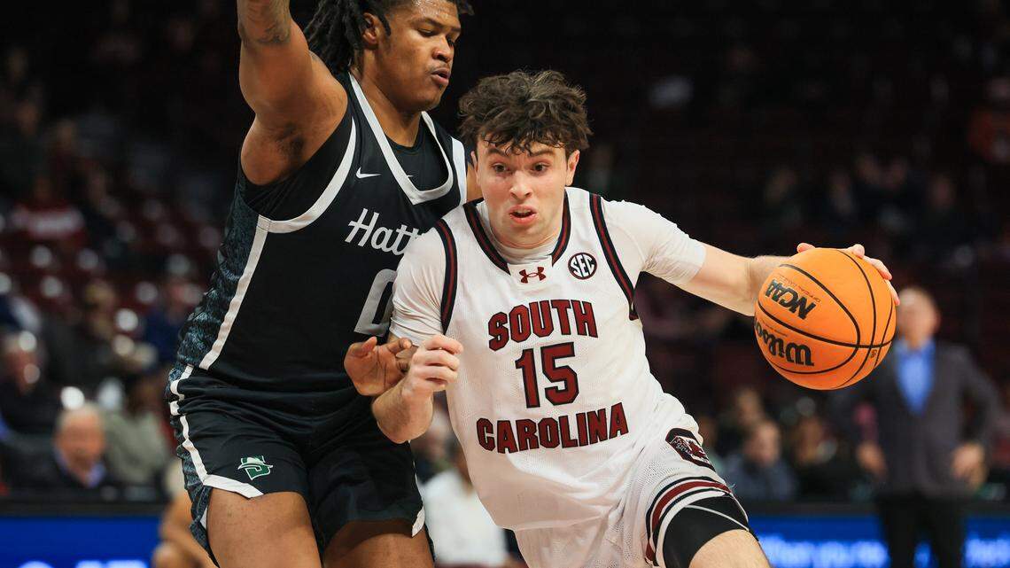 South Carolina's Eli Ellis (15) in action against Stetson at Colonial Life Arena on Dec. 6, 2025.