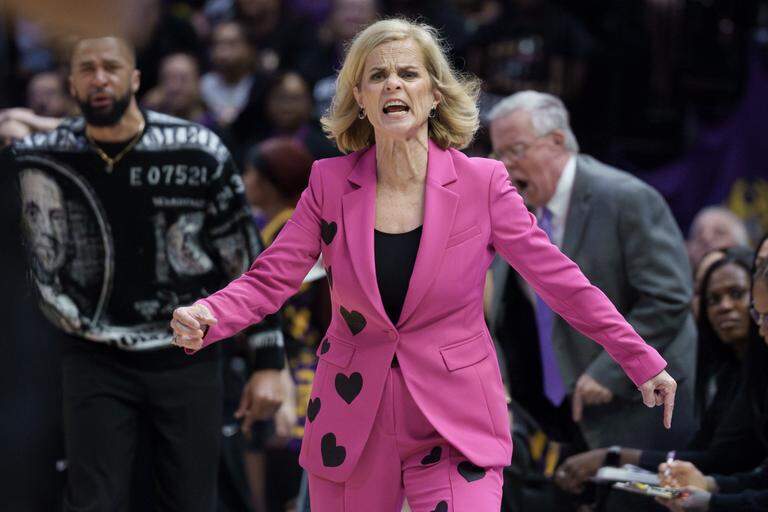 Kim Mulkey Loses Her Temper at NCAA Ref