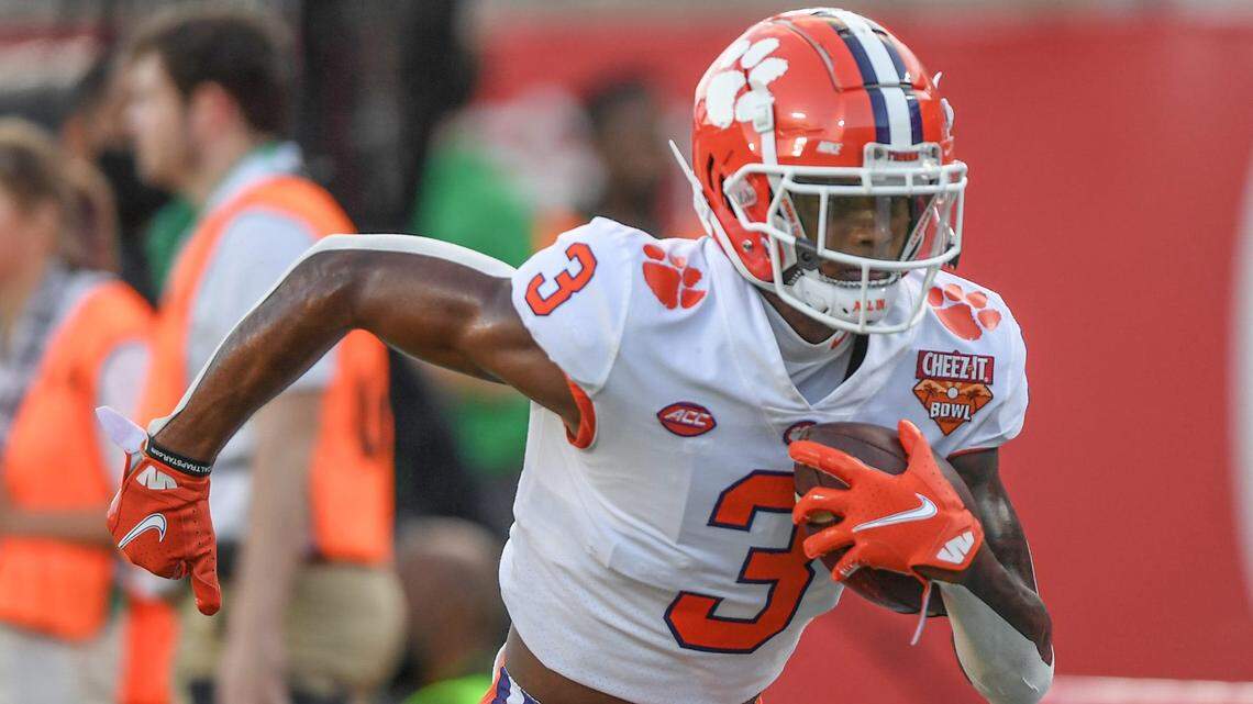 Clemson wide receiver Dacari Collins (3) during pregame before the 2021 Cheez-It Bowl at Camping World Stadium in Orlando, Florida Wednesday, December 29, 2021. Ncaa Football Cheez It Bowl Iowa State Vs Clemson