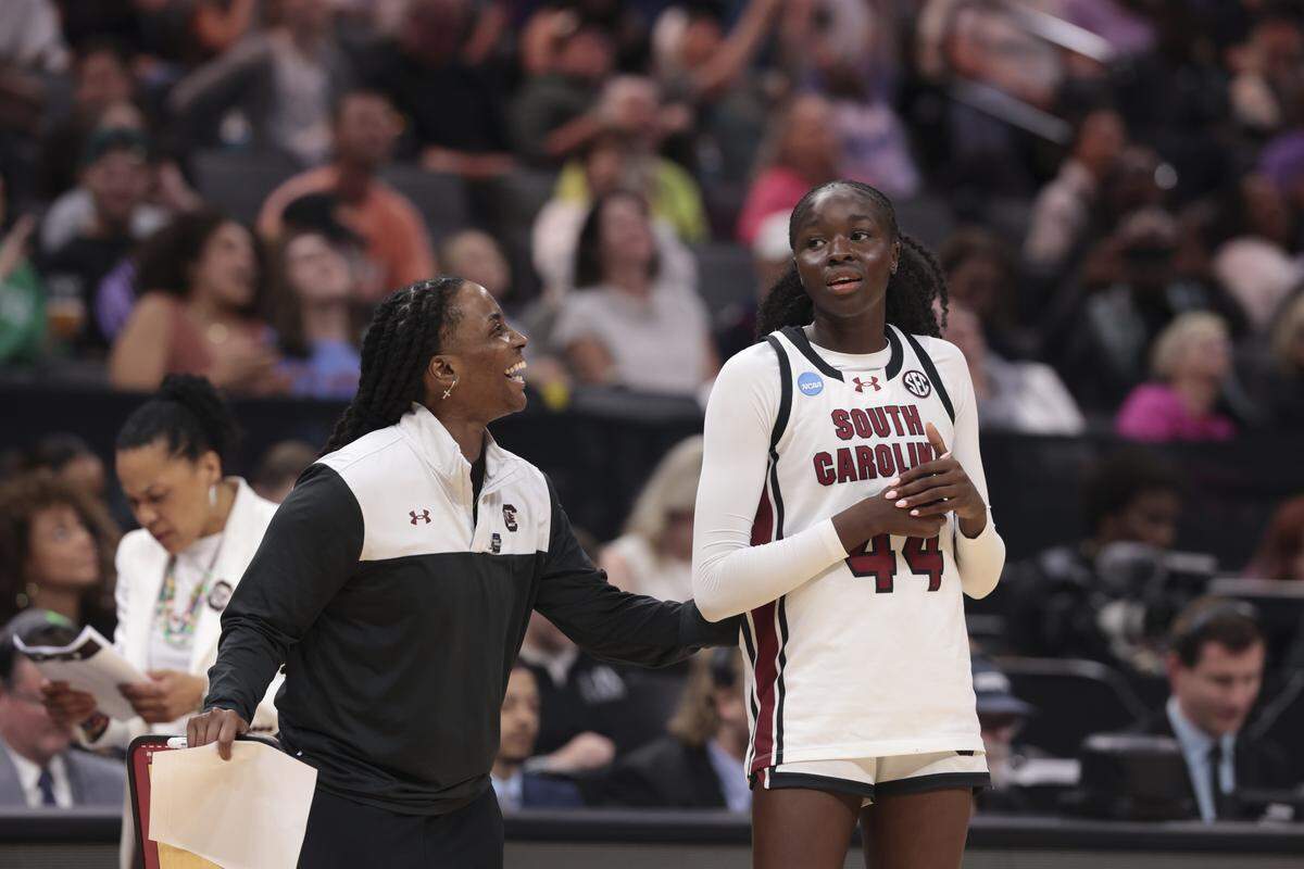South Carolina's assistant coach Khadijah Sessions talks with Agot Makeer (44) during the second half of action of their Elite Eight women's basketball game against TCU at Golden 1 Arena on Monday, March 30, 2026.