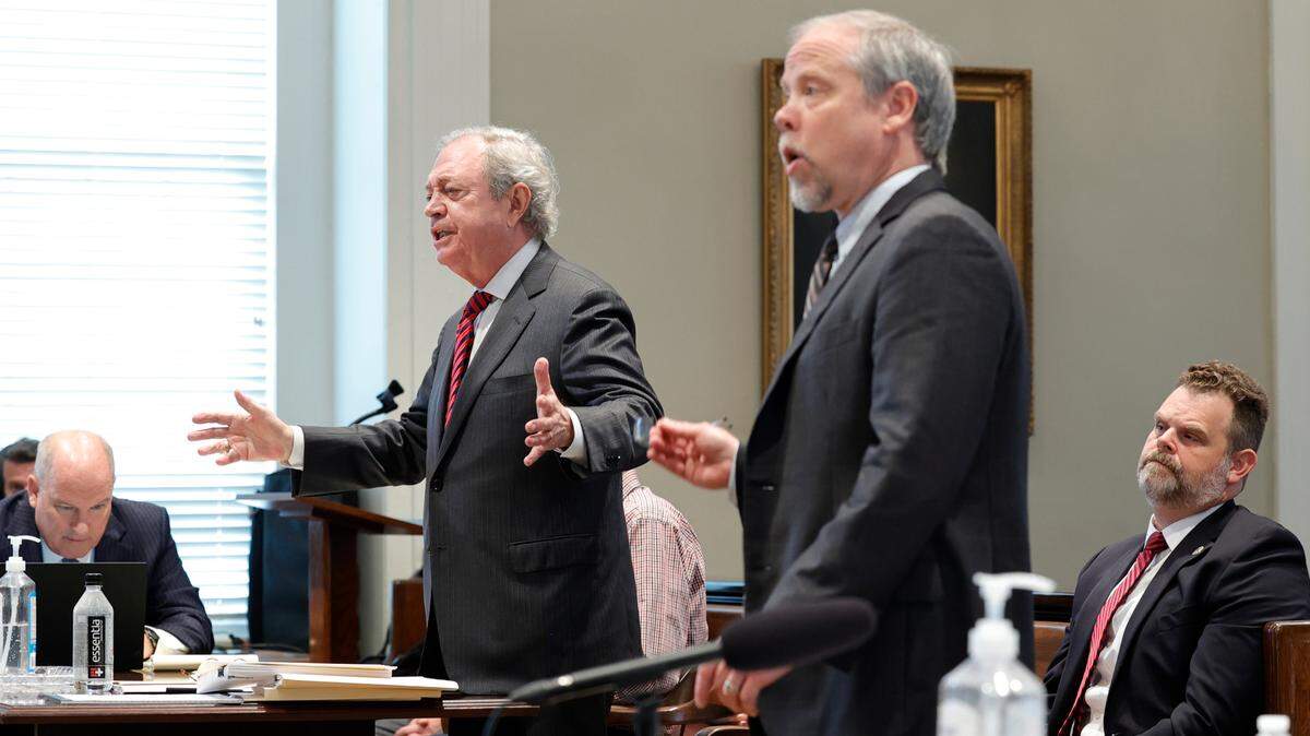 Murdaugh attorneys, SC prosecutors battle over leaks, evidence in double murder case